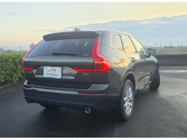 XC60 D4 AWD モーメンタム ディーゼルターボ 4WD ホワイトレザーシートインテリア アダプティブクルーズコントロール ブラインドスポットモニター 360°カメラ ハンズフリーパワートランク カープレイ シートヒーター ETC(10枚目)