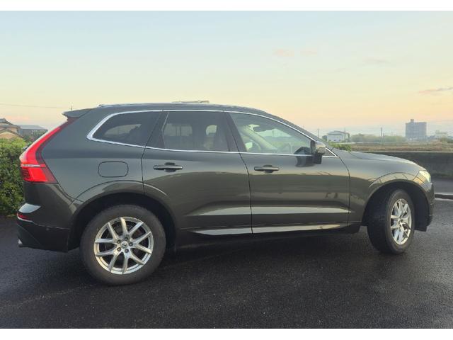 XC60 D4 AWD モーメンタム ディーゼルターボ 4WD ホワイトレザーシートインテリア アダプティブクルーズコントロール ブラインドスポットモニター 360°カメラ ハンズフリーパワートランク カープレイ シートヒーター ETC(11枚目)