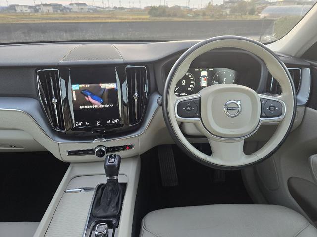 XC60 D4 AWD モーメンタム ディーゼルターボ 4WD ホワイトレザーシートインテリア アダプティブクルーズコントロール ブラインドスポットモニター 360°カメラ ハンズフリーパワートランク カープレイ シートヒーター ETC(14枚目)