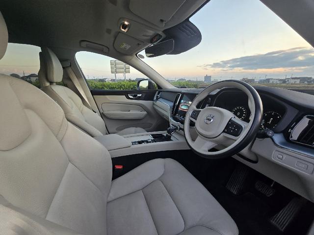 XC60 D4 AWD モーメンタム ディーゼルターボ 4WD ホワイトレザーシートインテリア アダプティブクルーズコントロール ブラインドスポットモニター 360°カメラ ハンズフリーパワートランク カープレイ シートヒーター ETC(15枚目)
