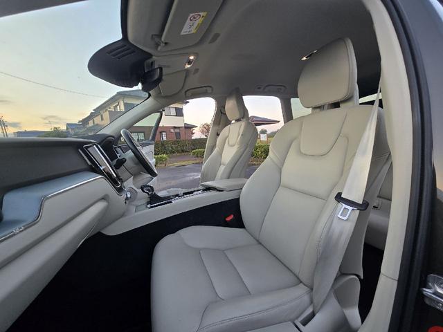 XC60 D4 AWD モーメンタム ディーゼルターボ 4WD ホワイトレザーシートインテリア アダプティブクルーズコントロール ブラインドスポットモニター 360°カメラ ハンズフリーパワートランク カープレイ シートヒーター ETC(17枚目)