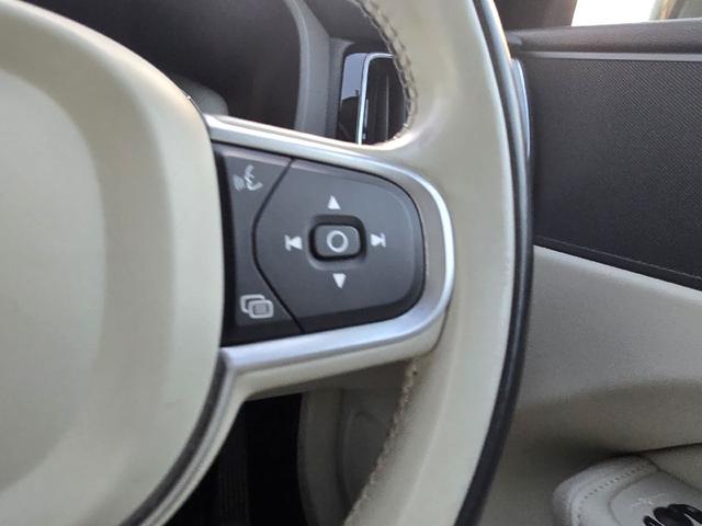 XC60 D4 AWD モーメンタム ディーゼルターボ 4WD ホワイトレザーシートインテリア アダプティブクルーズコントロール ブラインドスポットモニター 360°カメラ ハンズフリーパワートランク カープレイ シートヒーター ETC(26枚目)