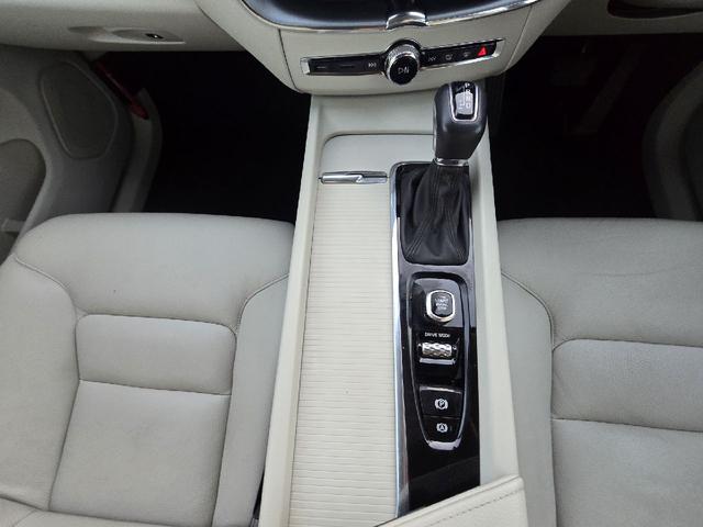 XC60 D4 AWD モーメンタム ディーゼルターボ 4WD ホワイトレザーシートインテリア アダプティブクルーズコントロール ブラインドスポットモニター 360°カメラ ハンズフリーパワートランク カープレイ シートヒーター ETC(36枚目)