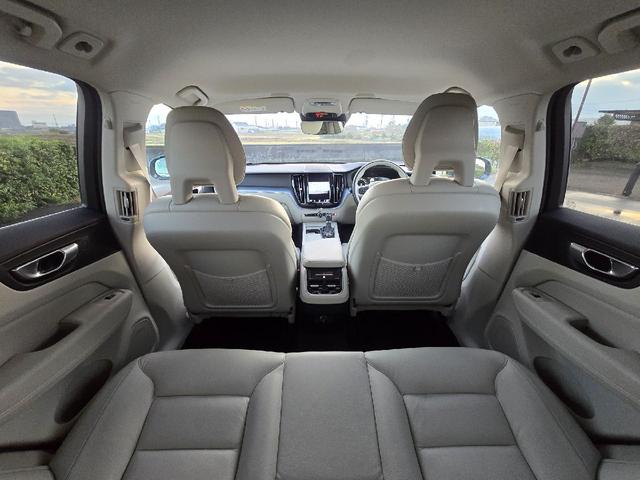 XC60 D4 AWD モーメンタム ディーゼルターボ 4WD ホワイトレザーシートインテリア アダプティブクルーズコントロール ブラインドスポットモニター 360°カメラ ハンズフリーパワートランク カープレイ シートヒーター ETC(38枚目)