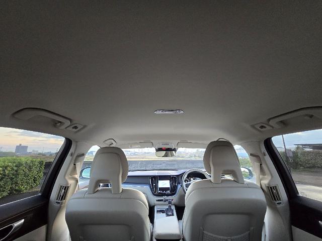 XC60 D4 AWD モーメンタム ディーゼルターボ 4WD ホワイトレザーシートインテリア アダプティブクルーズコントロール ブラインドスポットモニター 360°カメラ ハンズフリーパワートランク カープレイ シートヒーター ETC(39枚目)