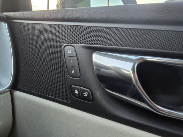 XC60 D4 AWD モーメンタム ディーゼルターボ 4WD ホワイトレザーシートインテリア アダプティブクルーズコントロール ブラインドスポットモニター 360°カメラ ハンズフリーパワートランク カープレイ シートヒーター ETC(42枚目)