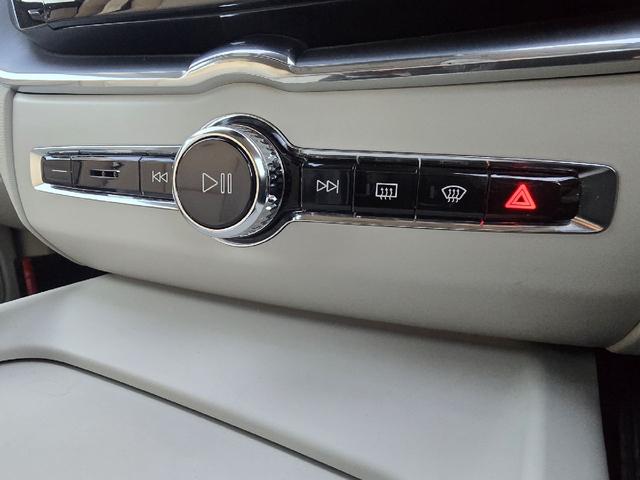 XC60 D4 AWD モーメンタム ディーゼルターボ 4WD ホワイトレザーシートインテリア アダプティブクルーズコントロール ブラインドスポットモニター 360°カメラ ハンズフリーパワートランク カープレイ シートヒーター ETC(43枚目)