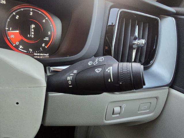 XC60 D4 AWD モーメンタム ディーゼルターボ 4WD ホワイトレザーシートインテリア アダプティブクルーズコントロール ブラインドスポットモニター 360°カメラ ハンズフリーパワートランク カープレイ シートヒーター ETC(44枚目)