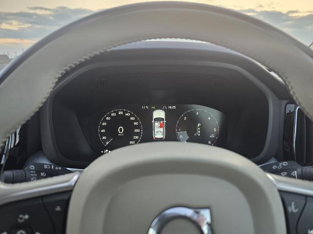 XC60 D4 AWD モーメンタム ディーゼルターボ 4WD ホワイトレザーシートインテリア アダプティブクルーズコントロール ブラインドスポットモニター 360°カメラ ハンズフリーパワートランク カープレイ シートヒーター ETC(47枚目)