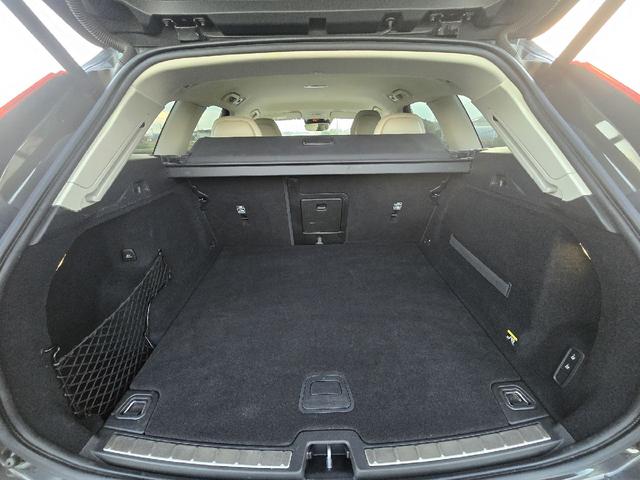 XC60 D4 AWD モーメンタム ディーゼルターボ 4WD ホワイトレザーシートインテリア アダプティブクルーズコントロール ブラインドスポットモニター 360°カメラ ハンズフリーパワートランク カープレイ シートヒーター ETC(49枚目)