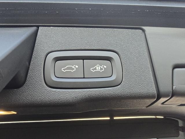 XC60 D4 AWD モーメンタム ディーゼルターボ 4WD ホワイトレザーシートインテリア アダプティブクルーズコントロール ブラインドスポットモニター 360°カメラ ハンズフリーパワートランク カープレイ シートヒーター ETC(50枚目)