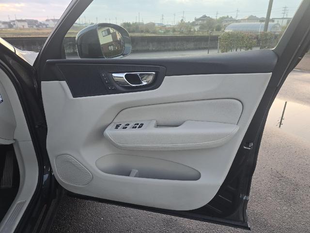 XC60 D4 AWD モーメンタム ディーゼルターボ 4WD ホワイトレザーシートインテリア アダプティブクルーズコントロール ブラインドスポットモニター 360°カメラ ハンズフリーパワートランク カープレイ シートヒーター ETC(51枚目)