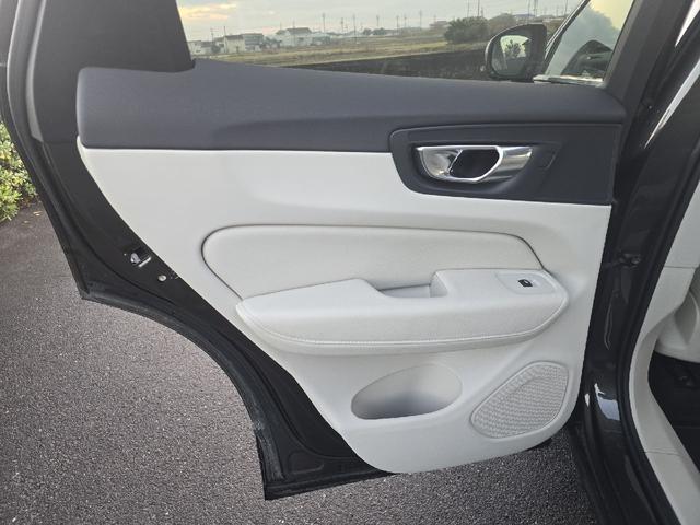 XC60 D4 AWD モーメンタム ディーゼルターボ 4WD ホワイトレザーシートインテリア アダプティブクルーズコントロール ブラインドスポットモニター 360°カメラ ハンズフリーパワートランク カープレイ シートヒーター ETC(53枚目)