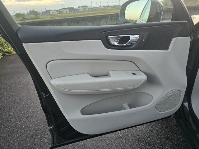 XC60 D4 AWD モーメンタム ディーゼルターボ 4WD ホワイトレザーシートインテリア アダプティブクルーズコントロール ブラインドスポットモニター 360°カメラ ハンズフリーパワートランク カープレイ シートヒーター ETC(54枚目)