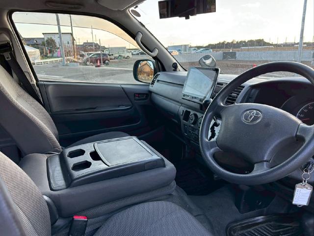 ハイエースバン ロングDX GLパッケージ ディーゼルターボ 後席エアコン 3,000cc BLUETOOTHオーディオ 社外ナビ テレビ バックカメラ 5ドア 社外アルミホイール 車検8年8月 AC100V ETC(13枚目)