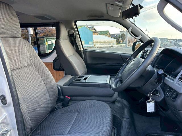 ハイエースバン ロングDX GLパッケージ ディーゼルターボ 後席エアコン 3,000cc BLUETOOTHオーディオ 社外ナビ テレビ バックカメラ 5ドア 社外アルミホイール 車検8年8月 AC100V ETC(14枚目)