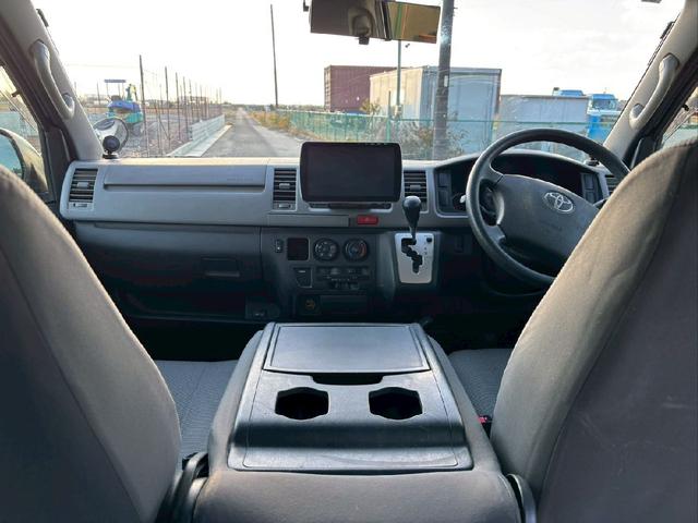 ハイエースバン ロングDX GLパッケージ ディーゼルターボ 後席エアコン 3,000cc BLUETOOTHオーディオ 社外ナビ テレビ バックカメラ 5ドア 社外アルミホイール 車検8年8月 AC100V ETC(15枚目)