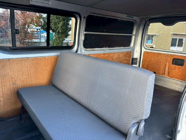 ハイエースバン ロングDX GLパッケージ ディーゼルターボ 後席エアコン 3,000cc BLUETOOTHオーディオ 社外ナビ テレビ バックカメラ 5ドア 社外アルミホイール 車検8年8月 AC100V ETC(23枚目)