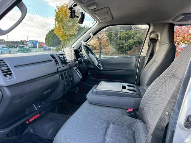 ハイエースバン ロングDX GLパッケージ ディーゼルターボ 後席エアコン 3,000cc BLUETOOTHオーディオ 社外ナビ テレビ バックカメラ 5ドア 社外アルミホイール 車検8年8月 AC100V ETC(25枚目)