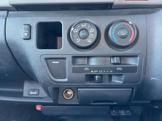 ハイエースバン ロングDX GLパッケージ ディーゼルターボ 後席エアコン 3,000cc BLUETOOTHオーディオ 社外ナビ テレビ バックカメラ 5ドア 社外アルミホイール 車検8年8月 AC100V ETC(31枚目)