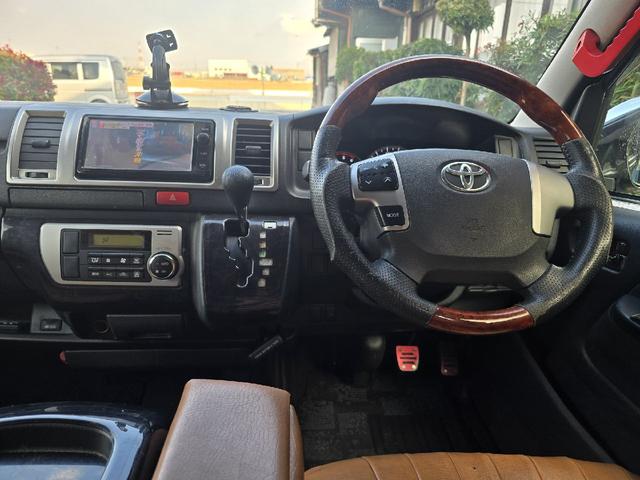 ハイエースバン ロングスーパーGL ディーゼルターボ プッシュスタート オプションLEDヘッドライト ルーフラック ス 革調シートカバー 社外アルミホイール 社外テールライト ハンドルスイッチ ビルトインETC(17枚目)