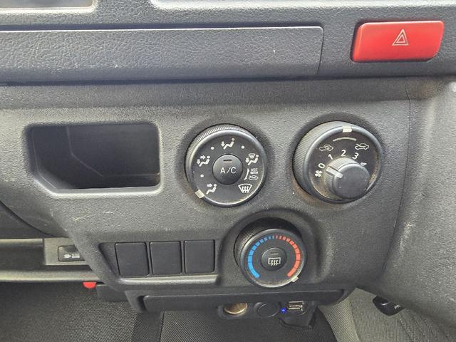 ハイエースバン ロングDX GLパッケージ ディーゼルターボ オプションLEDヘッドライト 3000cc 社外ホイール 両側スライドドア 革調シートカバー テレビ ドラレコ ナビ BLUETOOTHオーディオ バックカメラ ETC AC100V(16枚目)