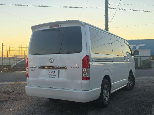 ハイエースバン ロングスーパーＧＬマルチロールトランスポータタイプＩ　ダークプライム　ディーゼルターボ　モデリスタエアロ　ＬＥＤオプションヘッドライト　リアスポイラー　パールホワイト　ハーフレザーシート　両側スライドドア　テレビ　バックカメラ　プッシュスタート　ＥＴＣ（8枚目）