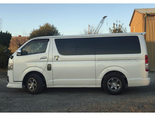 ハイエースバン ロングスーパーＧＬマルチロールトランスポータタイプＩ　ダークプライム　ディーゼルターボ　モデリスタエアロ　ＬＥＤオプションヘッドライト　リアスポイラー　パールホワイト　ハーフレザーシート　両側スライドドア　テレビ　バックカメラ　プッシュスタート　ＥＴＣ（10枚目）
