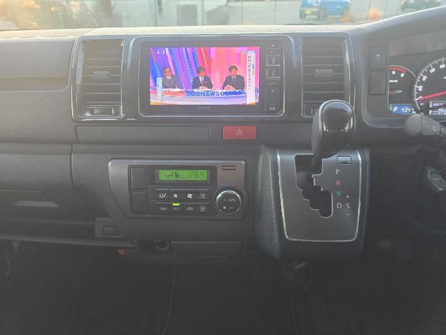 ハイエースバン ロングスーパーＧＬマルチロールトランスポータタイプＩ　ダークプライム　ディーゼルターボ　モデリスタエアロ　ＬＥＤオプションヘッドライト　リアスポイラー　パールホワイト　ハーフレザーシート　両側スライドドア　テレビ　バックカメラ　プッシュスタート　ＥＴＣ（13枚目）