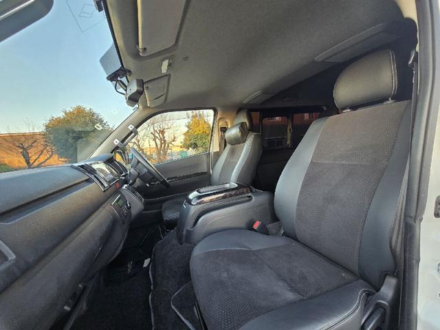 ハイエースバン ロングスーパーＧＬマルチロールトランスポータタイプＩ　ダークプライム　ディーゼルターボ　モデリスタエアロ　ＬＥＤオプションヘッドライト　リアスポイラー　パールホワイト　ハーフレザーシート　両側スライドドア　テレビ　バックカメラ　プッシュスタート　ＥＴＣ（17枚目）