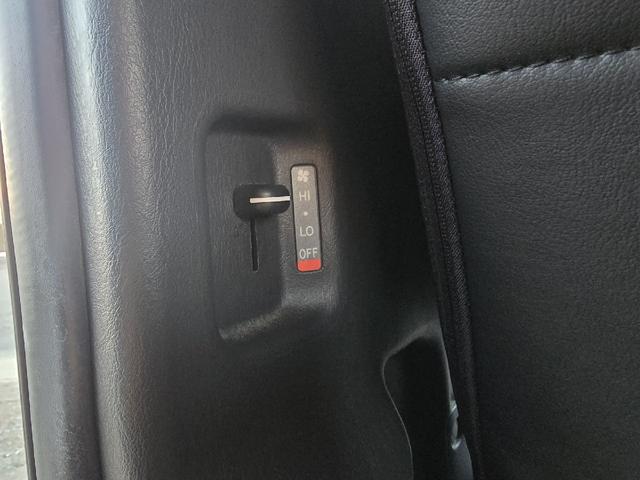 ハイエースバン ロングスーパーＧＬマルチロールトランスポータタイプＩ　ダークプライム　ディーゼルターボ　モデリスタエアロ　ＬＥＤオプションヘッドライト　リアスポイラー　パールホワイト　ハーフレザーシート　両側スライドドア　テレビ　バックカメラ　プッシュスタート　ＥＴＣ（24枚目）