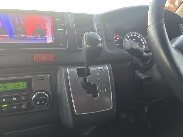 ハイエースバン ロングスーパーＧＬマルチロールトランスポータタイプＩ　ダークプライム　ディーゼルターボ　モデリスタエアロ　ＬＥＤオプションヘッドライト　リアスポイラー　パールホワイト　ハーフレザーシート　両側スライドドア　テレビ　バックカメラ　プッシュスタート　ＥＴＣ（30枚目）