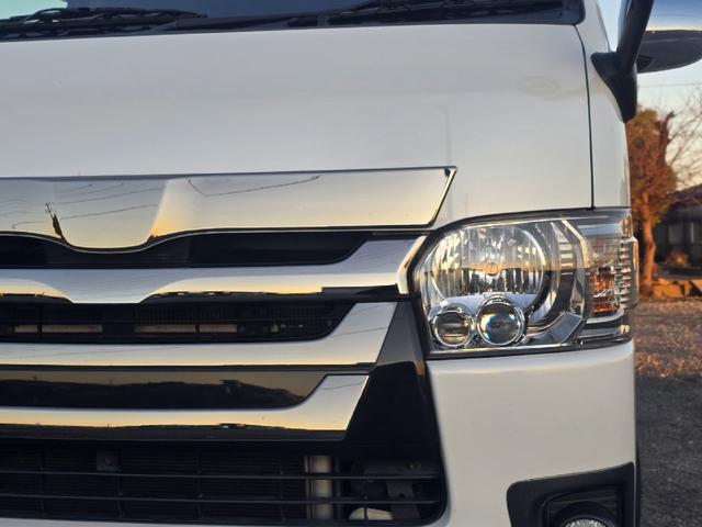 ハイエースバン ロングスーパーＧＬマルチロールトランスポータタイプＩ　ダークプライム　ディーゼルターボ　モデリスタエアロ　ＬＥＤオプションヘッドライト　リアスポイラー　パールホワイト　ハーフレザーシート　両側スライドドア　テレビ　バックカメラ　プッシュスタート　ＥＴＣ（38枚目）