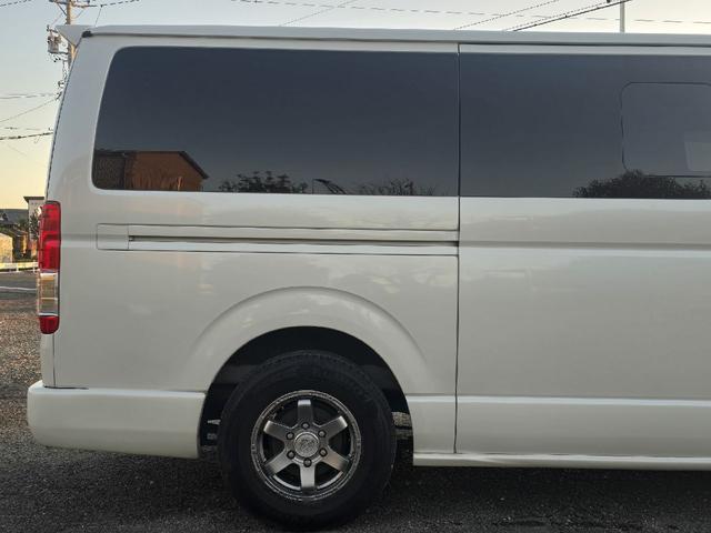 ハイエースバン ロングスーパーＧＬマルチロールトランスポータタイプＩ　ダークプライム　ディーゼルターボ　モデリスタエアロ　ＬＥＤオプションヘッドライト　リアスポイラー　パールホワイト　ハーフレザーシート　両側スライドドア　テレビ　バックカメラ　プッシュスタート　ＥＴＣ（49枚目）