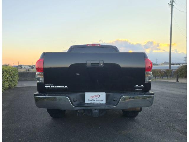 タンドラ クルーマックス　ＳＲ５　ＴＲＤオフロードＰＫＧ　４ＷＤ　サンルーフ　５．７Ｌ　Ｖ８　ＪＢＬサウンドシステム　国内ワンオーナー　クルーズコントロール　本国取説　マルチコントロールステアリング　純正アルミホイール　ＥＴＣ（9枚目）