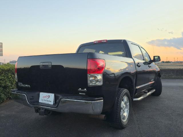 タンドラ クルーマックス　ＳＲ５　ＴＲＤオフロードＰＫＧ　４ＷＤ　サンルーフ　５．７Ｌ　Ｖ８　ＪＢＬサウンドシステム　国内ワンオーナー　クルーズコントロール　本国取説　マルチコントロールステアリング　純正アルミホイール　ＥＴＣ（10枚目）