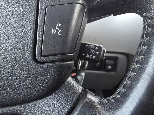 タンドラ クルーマックス　ＳＲ５　ＴＲＤオフロードＰＫＧ　４ＷＤ　サンルーフ　５．７Ｌ　Ｖ８　ＪＢＬサウンドシステム　国内ワンオーナー　クルーズコントロール　本国取説　マルチコントロールステアリング　純正アルミホイール　ＥＴＣ（16枚目）