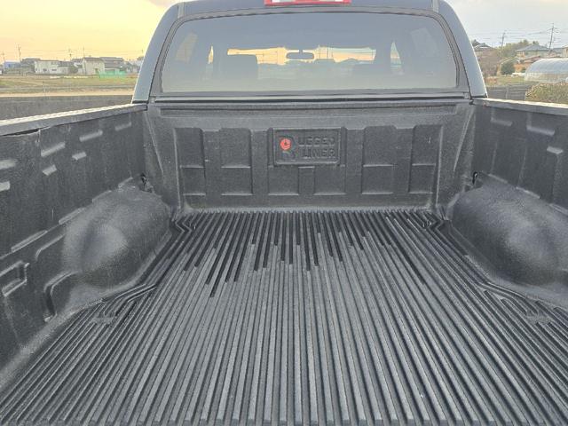 タンドラ クルーマックス　ＳＲ５　ＴＲＤオフロードＰＫＧ　４ＷＤ　サンルーフ　５．７Ｌ　Ｖ８　ＪＢＬサウンドシステム　国内ワンオーナー　クルーズコントロール　本国取説　マルチコントロールステアリング　純正アルミホイール　ＥＴＣ（41枚目）