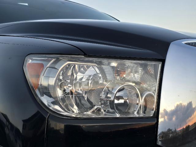 タンドラ クルーマックス　ＳＲ５　ＴＲＤオフロードＰＫＧ　４ＷＤ　サンルーフ　５．７Ｌ　Ｖ８　ＪＢＬサウンドシステム　国内ワンオーナー　クルーズコントロール　本国取説　マルチコントロールステアリング　純正アルミホイール　ＥＴＣ（46枚目）