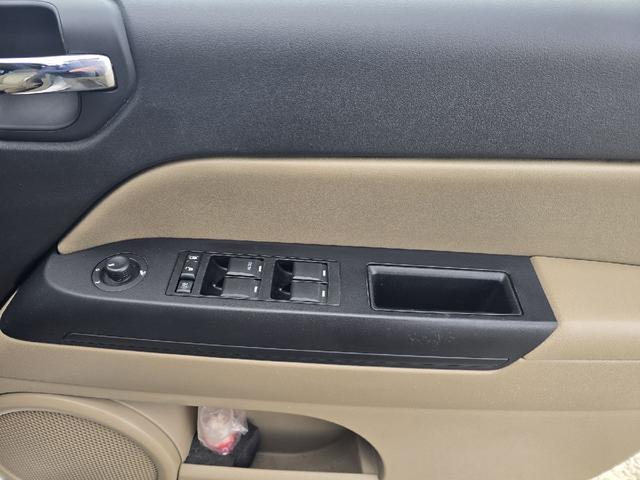 ジープ・コンパス アルティテュード　スポーツ　クルーズコントロール　ナビ　テレビ　ＢＬＵＥＴＯＯＴＨオーディオ　バックカメラ　ドライブレコーダー　サイドカメラ　ＥＴＣ（32枚目）