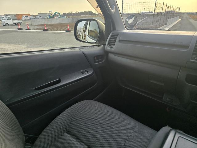 ハイエースバン ロングＤＸ　ＧＬパッケージ　ディーゼルターボ　ワンオーナー　オプションＬＥＤヘッドライト　３０００ｃｃ　ナビ　テレビ　ルーフキャリア　リアラダー　両側スライドドア　ＥＴＣ（30枚目）