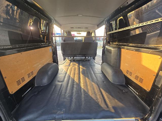 ハイエースバン ロングＤＸ　ＧＬパッケージ　ディーゼルターボ　後席エアコン　オプションＬＥＤヘッドライト　３０００ｃｃ　ナビ　テレビ　バックカメラ　ＢＬＵＥＴＯＯＴＨオーディオ　両側スライドドア　ＥＴＣ（17枚目）