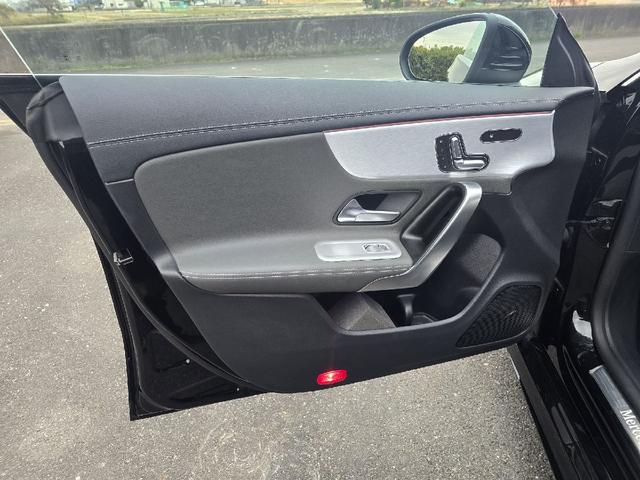 ＣＬＡクラス ＣＬＡ２００ｄ　ＡＭＧレザーエクスクルーシブパッケジ　ディーゼル　サンルーフ　パナメリカーナグリル　エアロ　３６０°カメラ　ヘッドアップディスプレイ　アダプティブクルーズコントロール　ブラインドスポットモニター　レザーシート　シートヒーター　ＥＴＣ（50枚目）