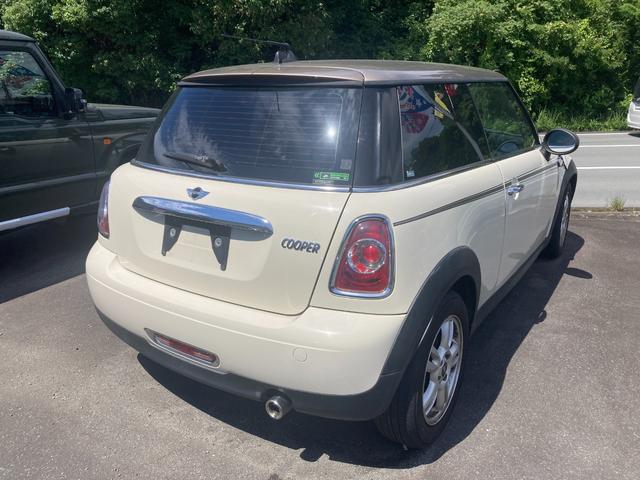 ＭＩＮＩ クーパー　純正アルミホイール　ＣＤプレーヤー　オートマ車　運転席エアバッグ　助手席エアバッグ　ＡＢＳ　セキュリティシステム　キーレスエントリー（6枚目）