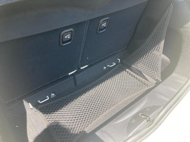 ＭＩＮＩ クーパー　純正アルミホイール　ＣＤプレーヤー　オートマ車　運転席エアバッグ　助手席エアバッグ　ＡＢＳ　セキュリティシステム　キーレスエントリー（10枚目）
