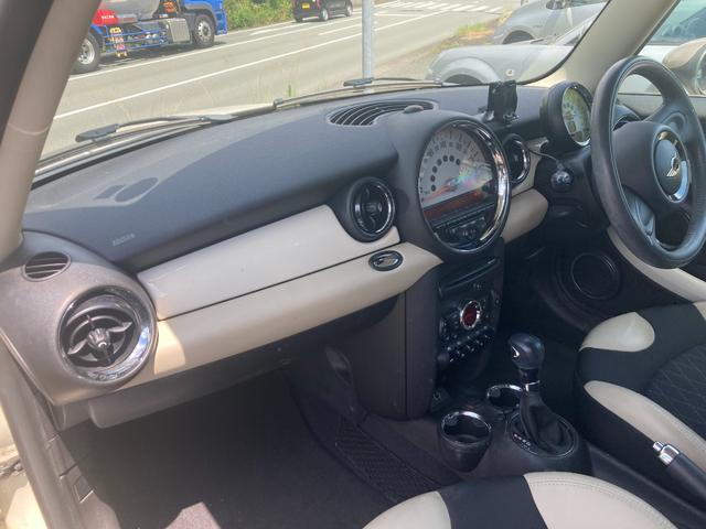 ＭＩＮＩ クーパー　純正アルミホイール　ＣＤプレーヤー　オートマ車　運転席エアバッグ　助手席エアバッグ　ＡＢＳ　セキュリティシステム　キーレスエントリー（15枚目）