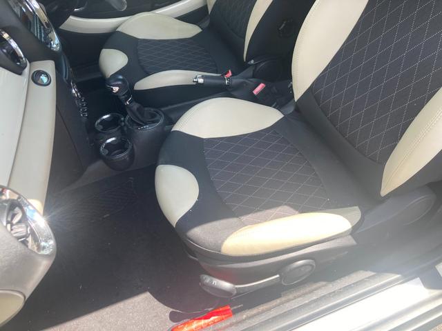 ＭＩＮＩ クーパー　純正アルミホイール　ＣＤプレーヤー　オートマ車　運転席エアバッグ　助手席エアバッグ　ＡＢＳ　セキュリティシステム　キーレスエントリー（16枚目）