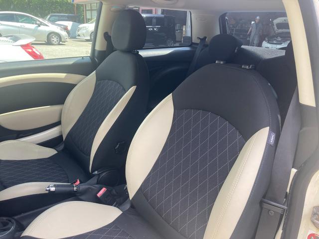 ＭＩＮＩ クーパー　純正アルミホイール　ＣＤプレーヤー　オートマ車　運転席エアバッグ　助手席エアバッグ　ＡＢＳ　セキュリティシステム　キーレスエントリー（17枚目）