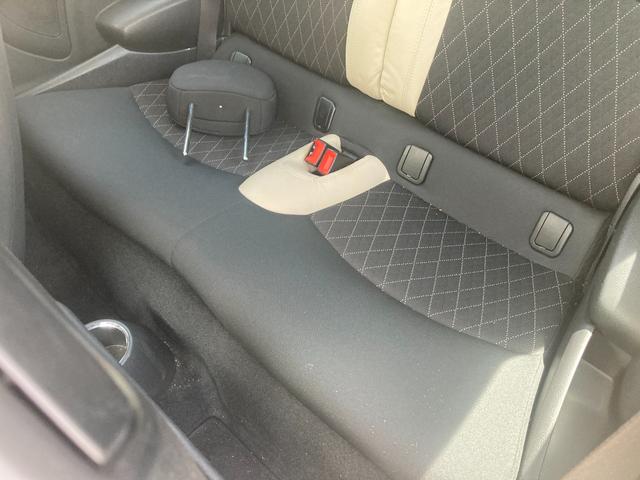 ＭＩＮＩ クーパー　純正アルミホイール　ＣＤプレーヤー　オートマ車　運転席エアバッグ　助手席エアバッグ　ＡＢＳ　セキュリティシステム　キーレスエントリー（18枚目）