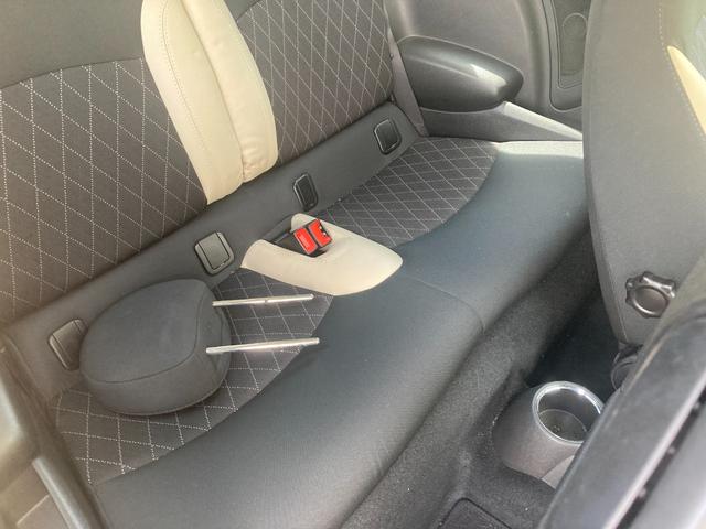 ＭＩＮＩ クーパー　純正アルミホイール　ＣＤプレーヤー　オートマ車　運転席エアバッグ　助手席エアバッグ　ＡＢＳ　セキュリティシステム　キーレスエントリー（24枚目）